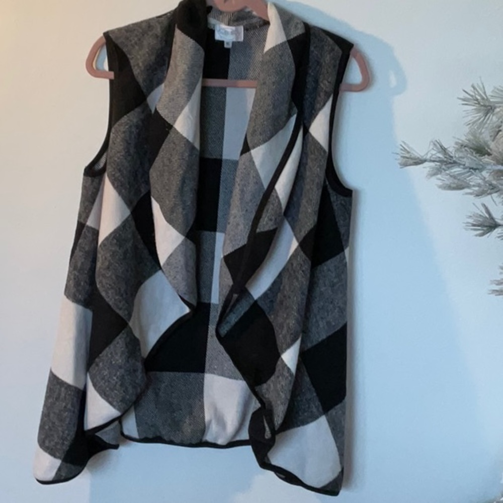 ❤️Black and white buffalo check vest XL It can fit several sizes